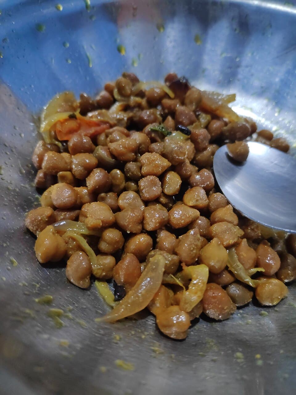 Curry de pois chiches et épinards (chana masala)