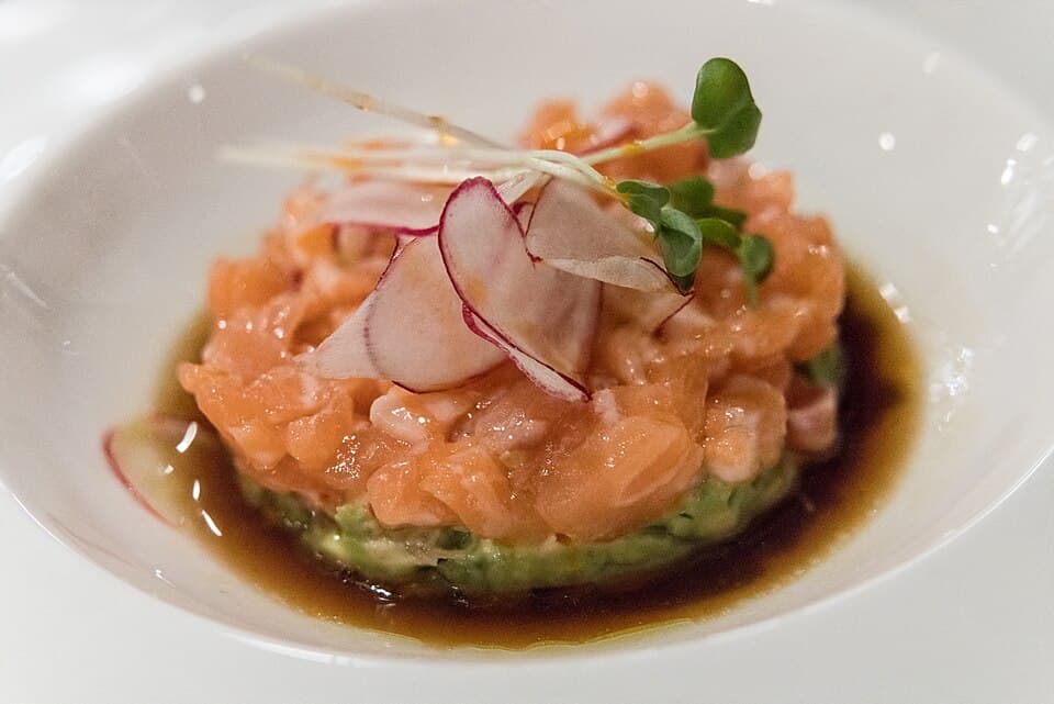 Tartare de saumon, avocat et citron vert