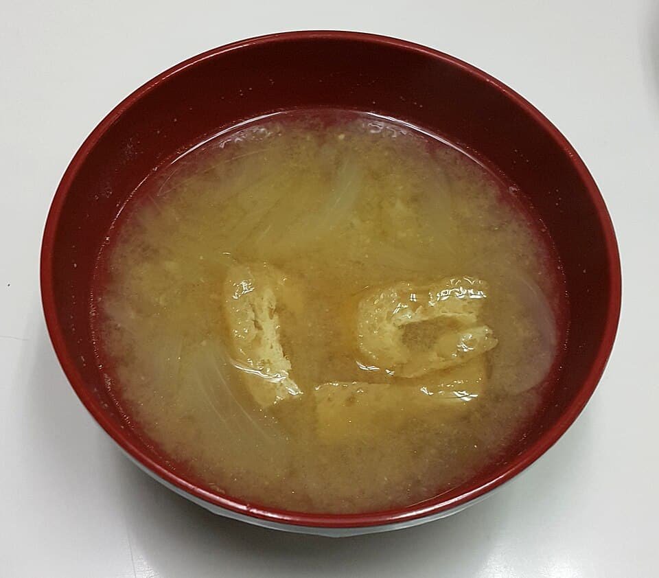 Soupe miso au tofu et algues wakame