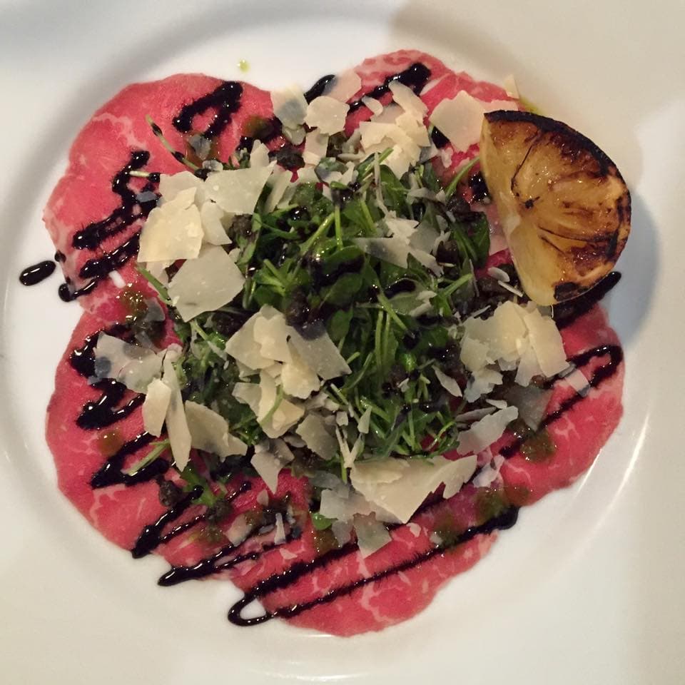 Carpaccio de bœuf, parmesan et roquette