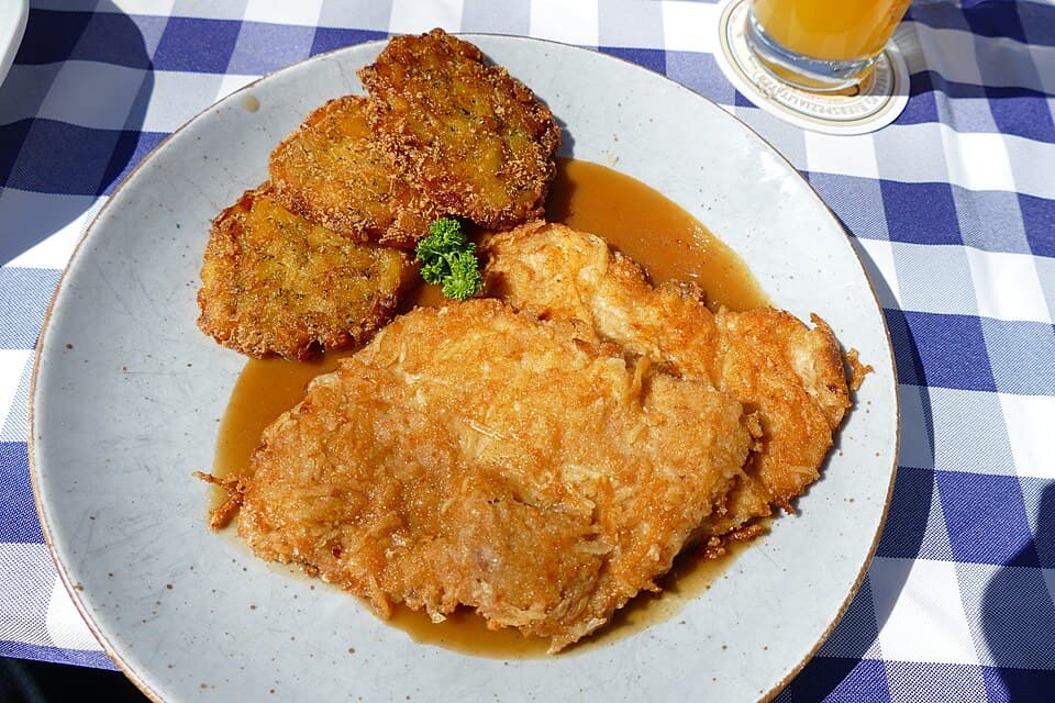 Poulet pané aux amandes, purée de brocoli