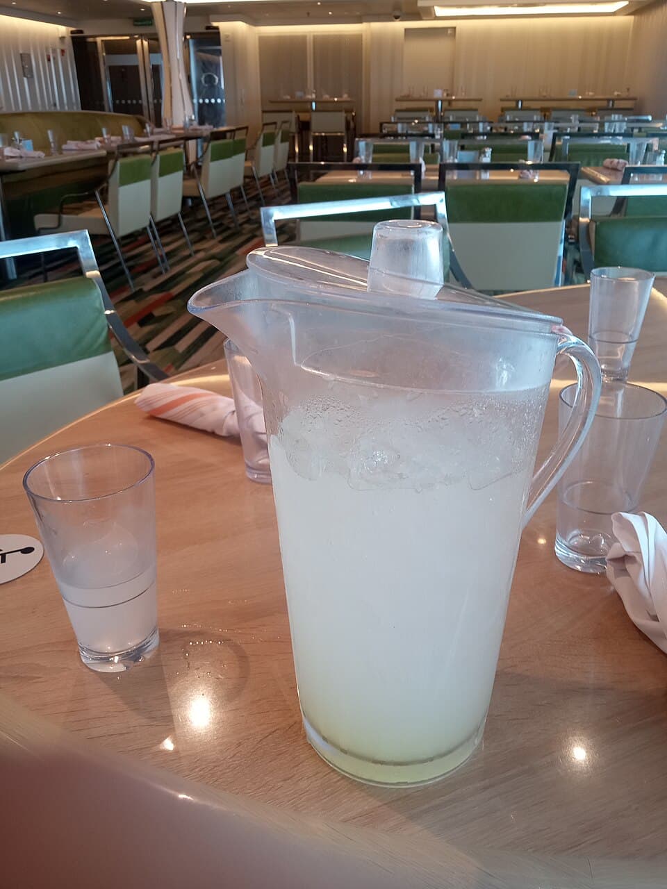 Limonade maison à la menthe et citron vert